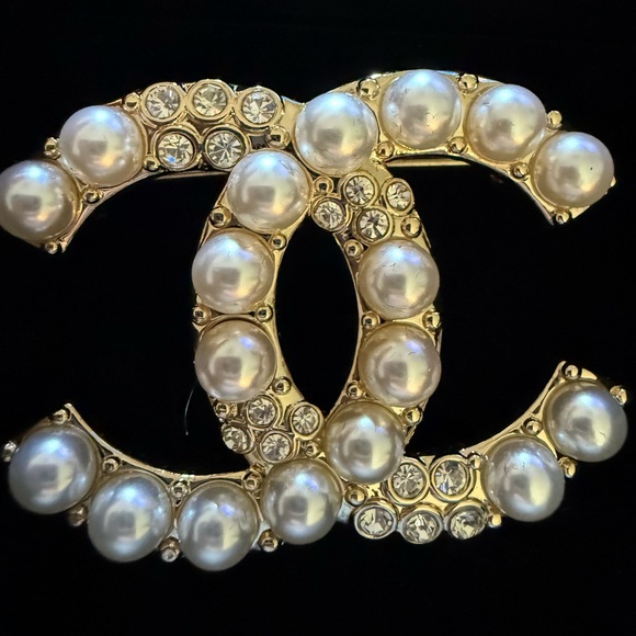 Chanel Gold and Pearl Brooch - Picture 1 of 3